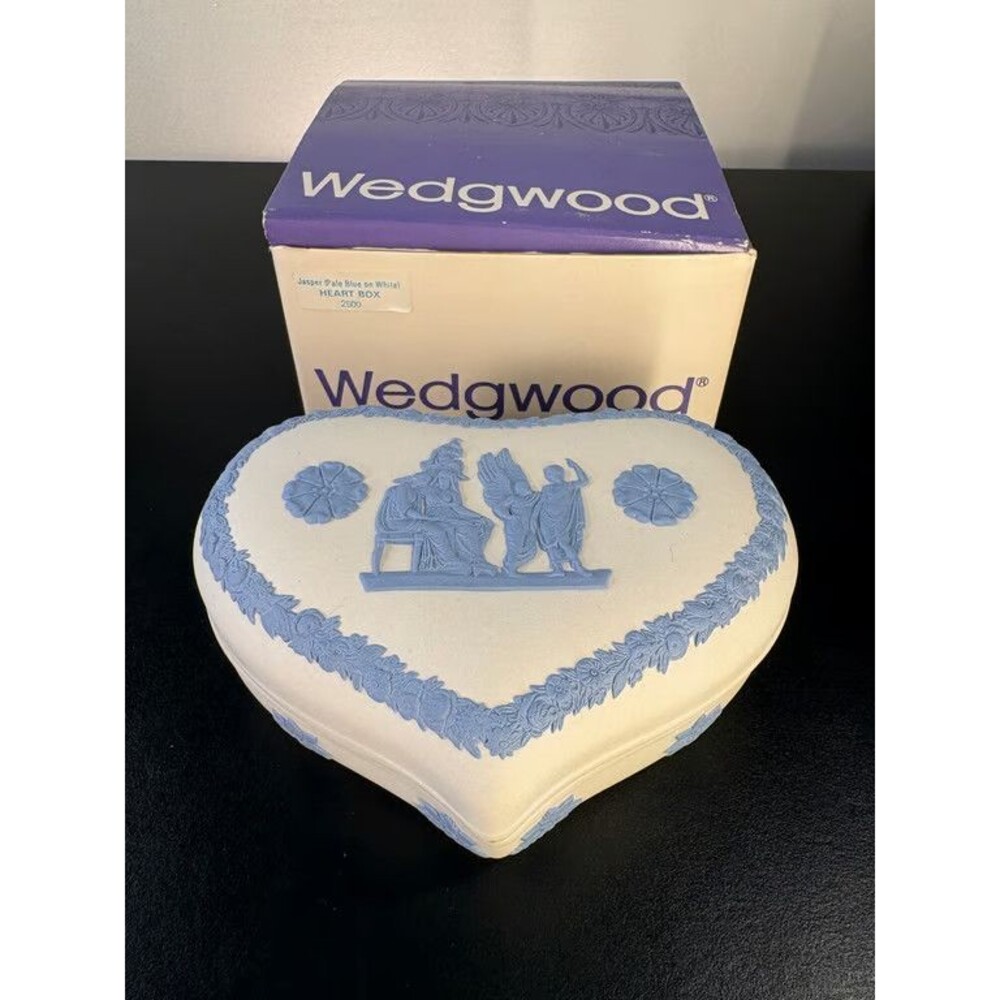 Wedgwood Jasperware Heart Trinket Box Pale Blue on White Classical Relief Boxed